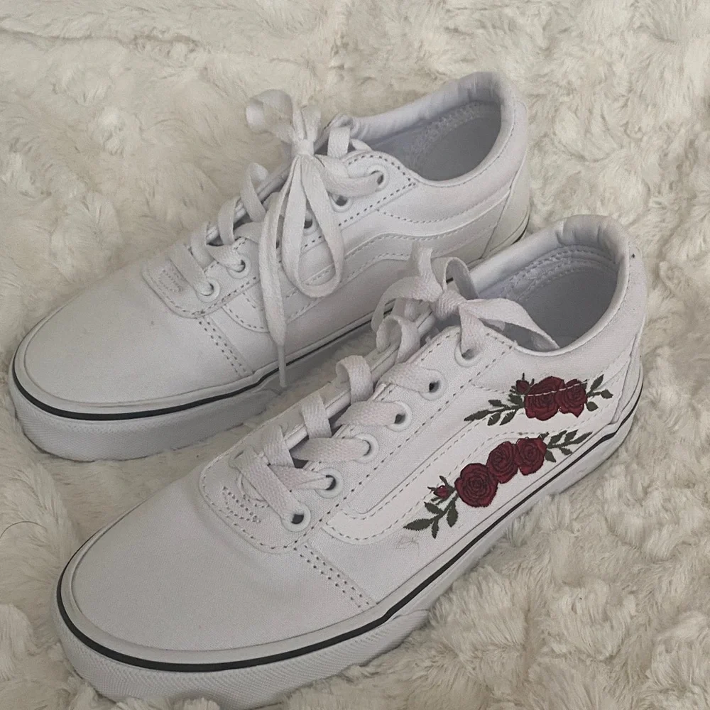 Vans White Sneakers with Red Floral Design - Picture 3 of 6